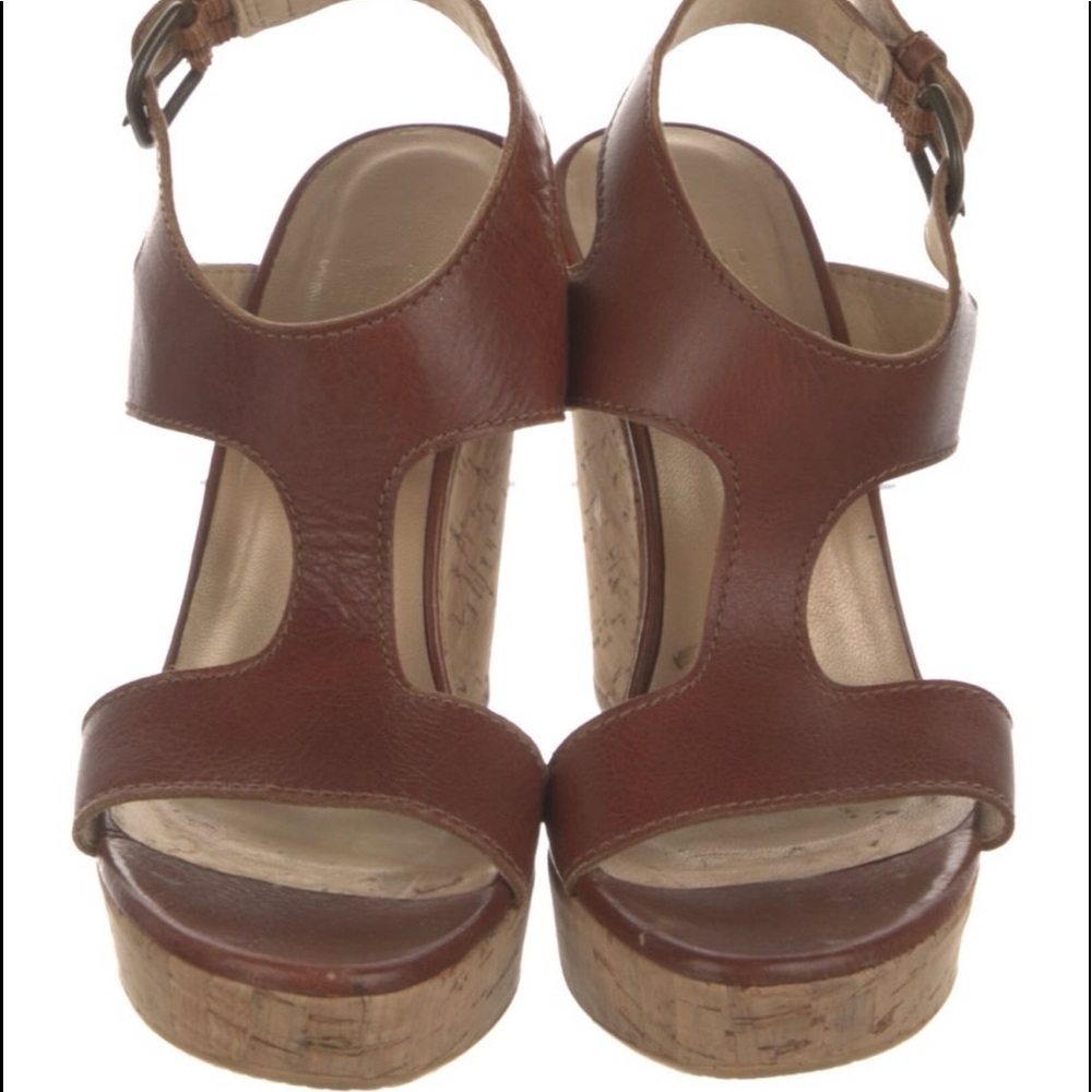 Stuart Weitzman
Leather Slingback Sandals